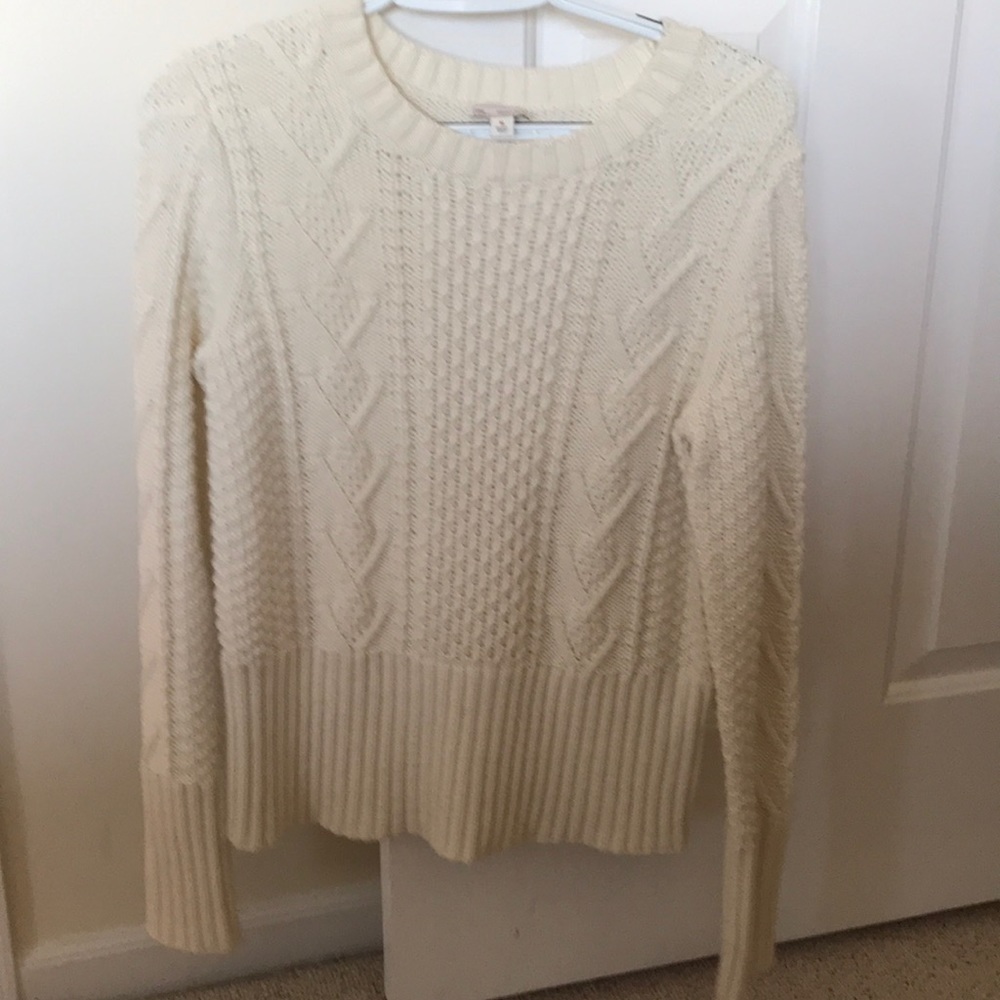 Gap cream color cable knit sweater size M.